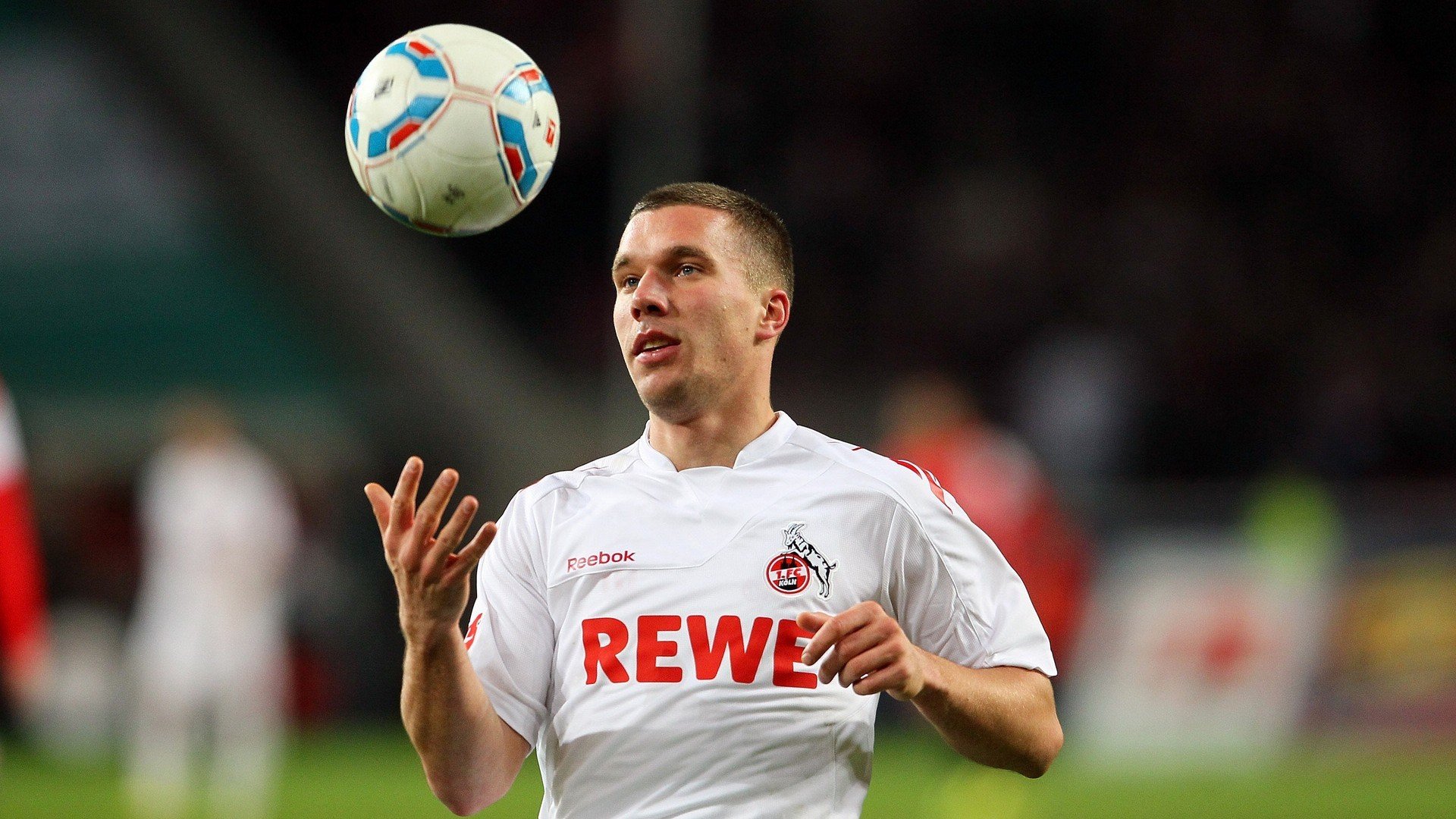 从塞维利亚到巴西，若日尼奥如何用存在感重新定义中场艺术