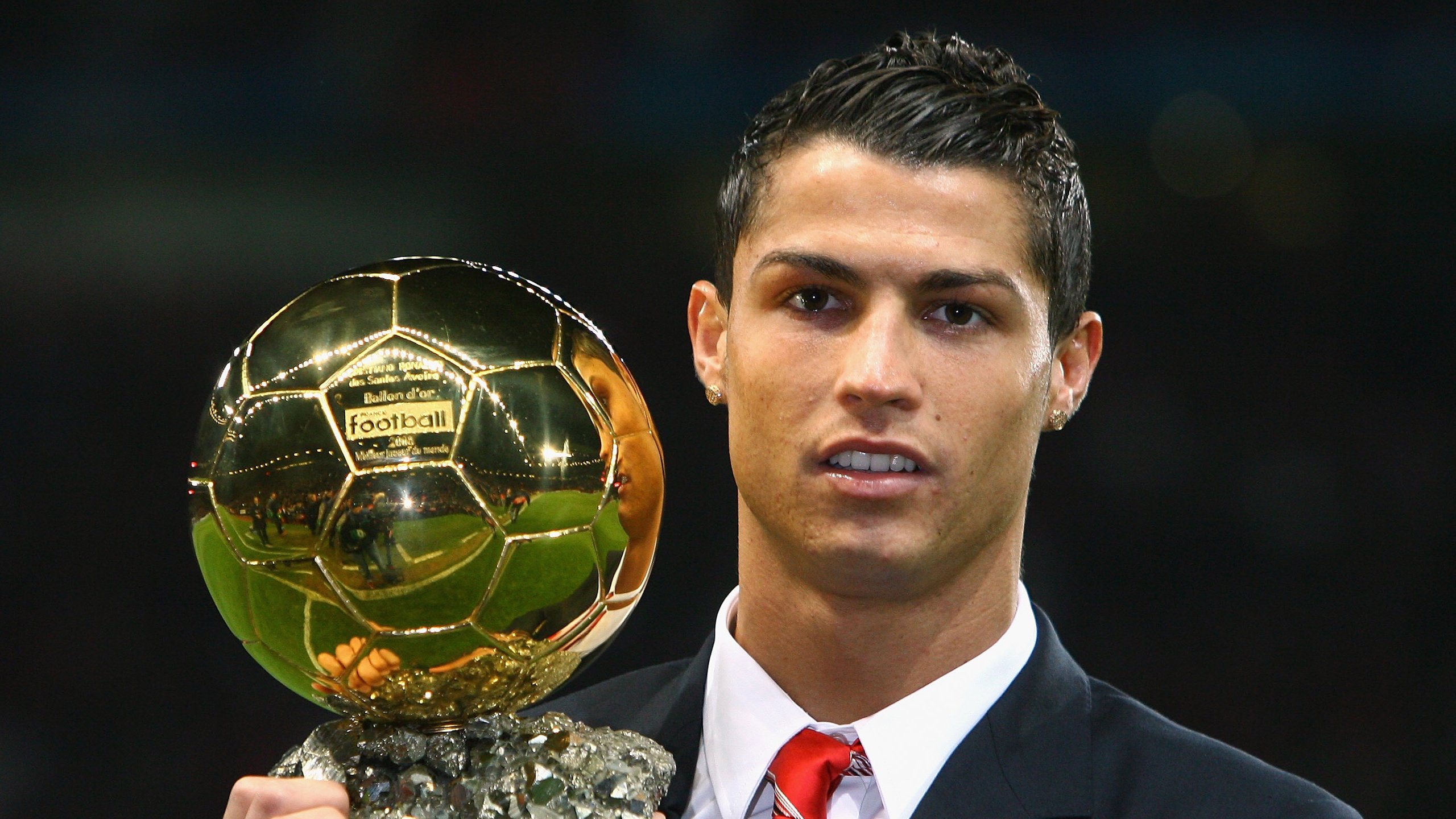 欧冠淘汰赛之夜，爱德华兹的持续杀伤，如何成为改写比赛走向的唯一变量