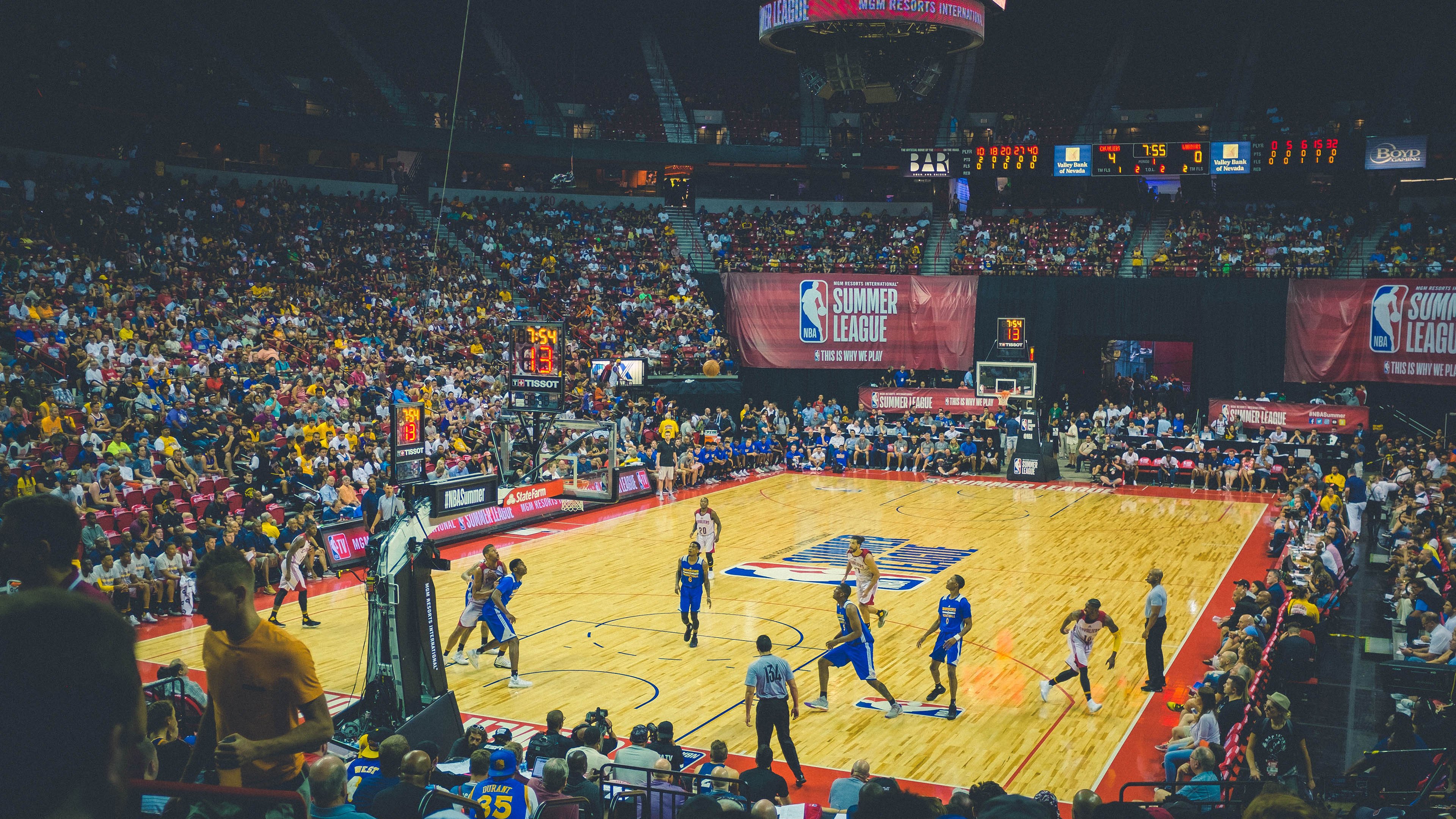 逆袭与统治，当泰国足球的奇迹遇上陈雨菲的羽坛霸权